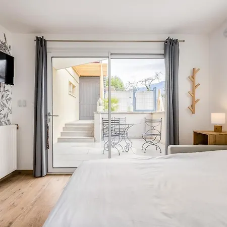 Appartement Avec Terrasse Et Acces Piscine Proche