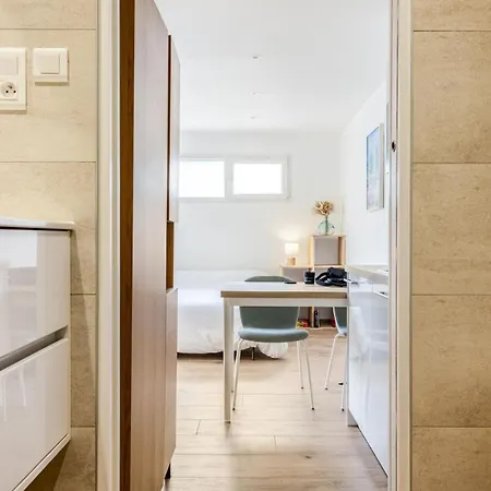 Appartement Avec Terrasse Et Acces Piscine Proche *