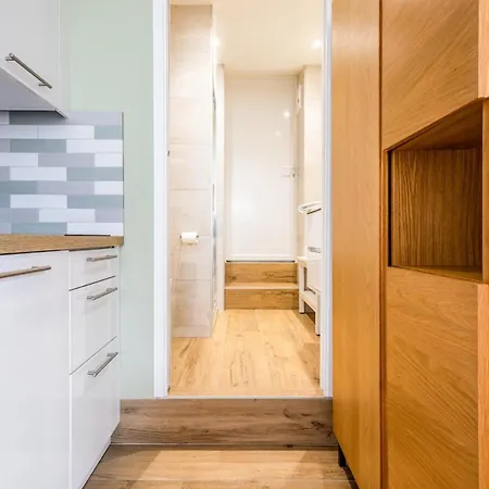 Avec Terrasse Et Acces Piscine Proche Appartement