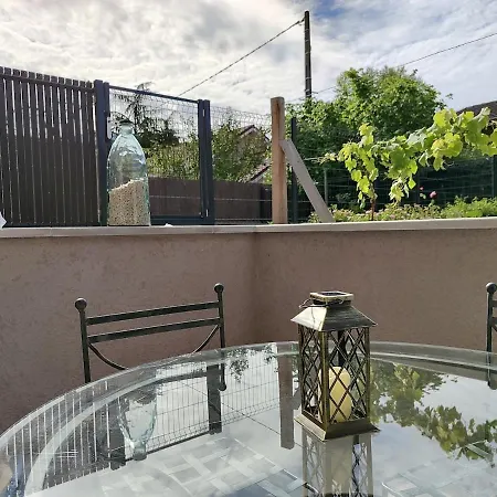 Appartement Avec Terrasse Et Acces Piscine Proche