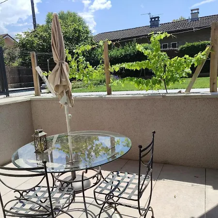 Avec Terrasse Et Acces Piscine Proche Appartement *