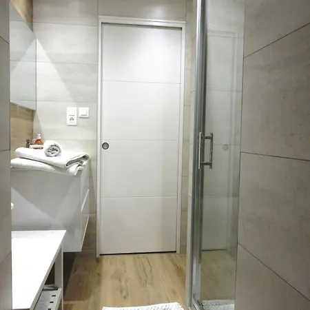 Appartement Avec Terrasse Et Acces Piscine Proche *