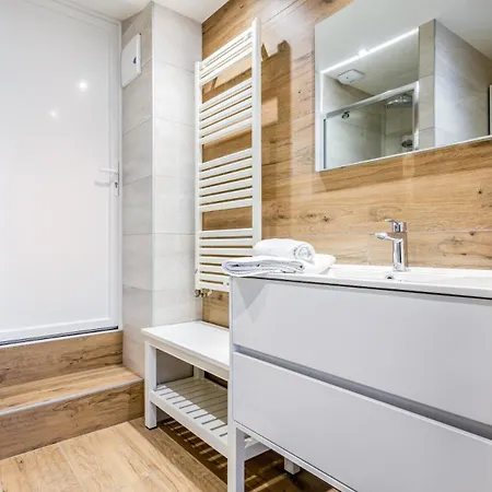 Appartement Avec Terrasse Et Acces Piscine Proche *