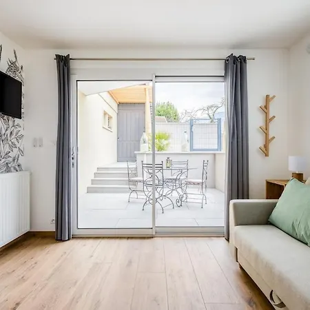 Appartement Avec Terrasse Et Acces Piscine Proche